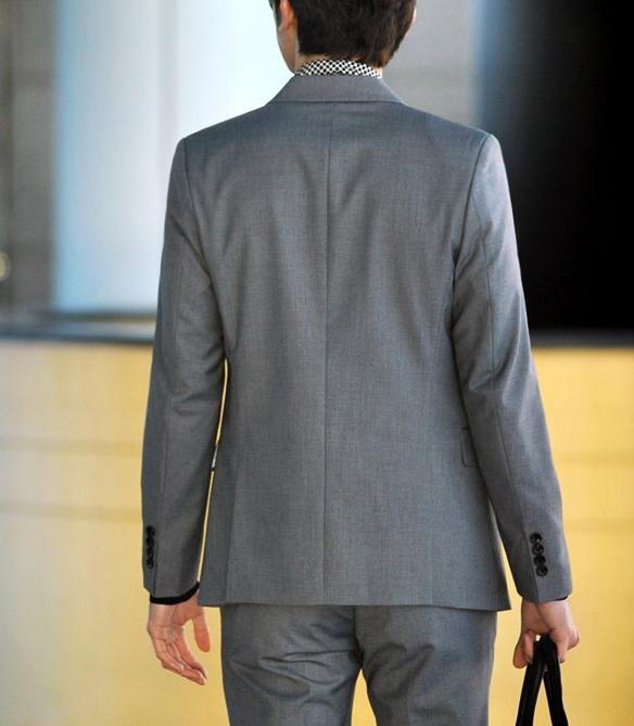 供應(yīng)泉州定做修身職業(yè)裝西裝西服套裝