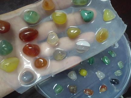 供應(yīng)彩色石頭模具硅膠