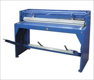 腳踏式剪板機-專業(yè)生產(chǎn)彩鋼設(shè)備圖片