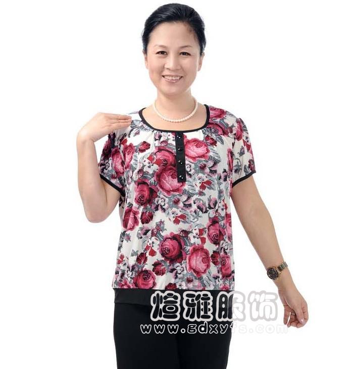 供应中老年服装批发福建石狮服装批发城中老年套装低价批发师奶装T恤图片