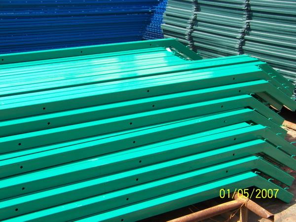 供應(yīng)框架隔離柵/護欄網(wǎng)