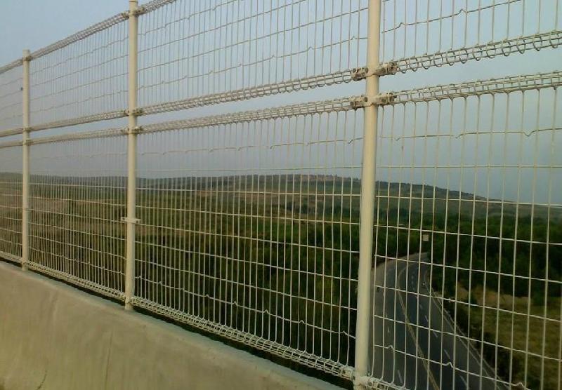 供應(yīng)雙圈護(hù)欄網(wǎng)