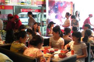 供應(yīng)2013特色小吃加盟特色酸辣粉加盟天下曉富酸辣粉