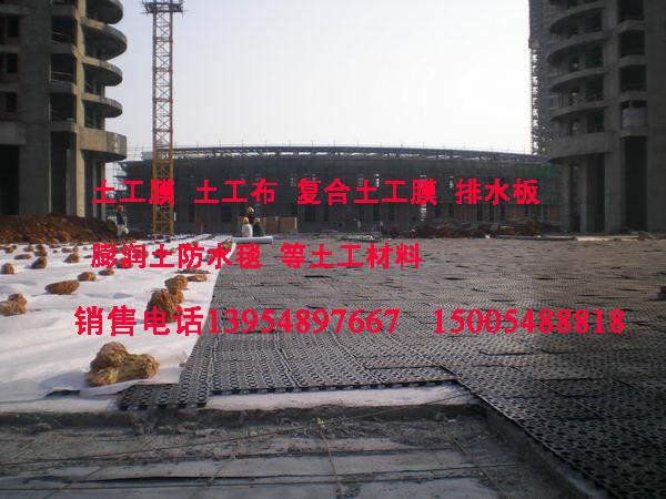 人工湖防滲復(fù)合土工膜，沼氣池土工膜價格，沼氣池防滲膜，土工布