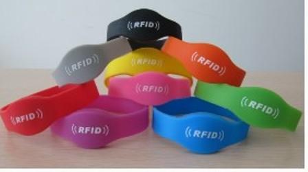 供應(yīng)批發(fā)硅膠腕帶防水耐用/攜帶方便 批發(fā)硅膠腕帶 防水水上樂園手環(huán)