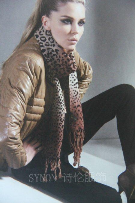 供應(yīng)成都品牌折扣女裝,品牌尾貨折扣,女裝折扣品牌尾貨,服裝庫(kù)存批發(fā)