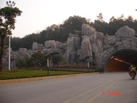 供應(yīng)高速公路假山及隧道假山制作電話