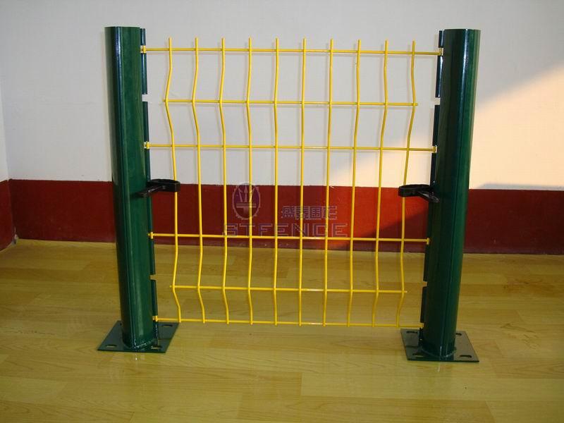 供應(yīng)三角折彎護(hù)欄
