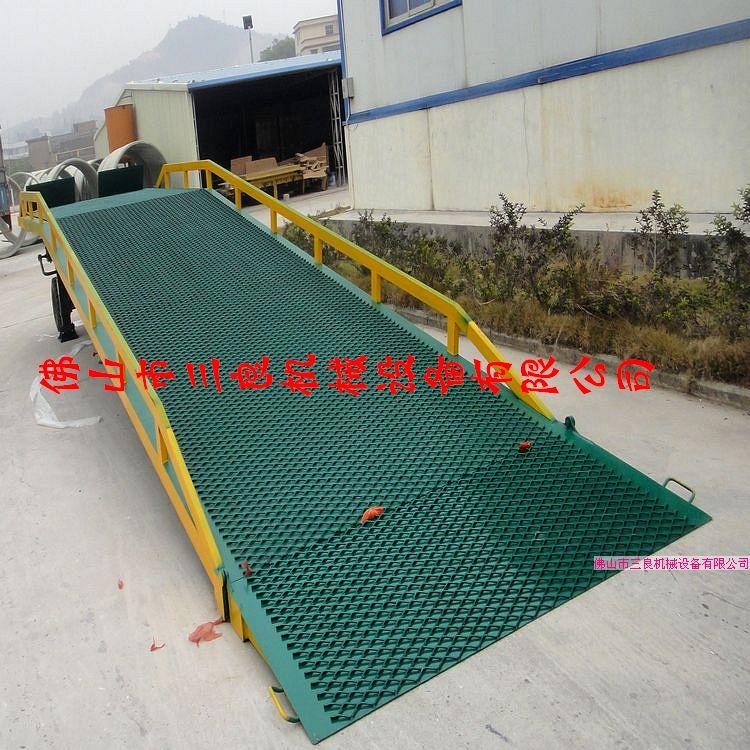 卸貨裝卸橋供貨商圖片