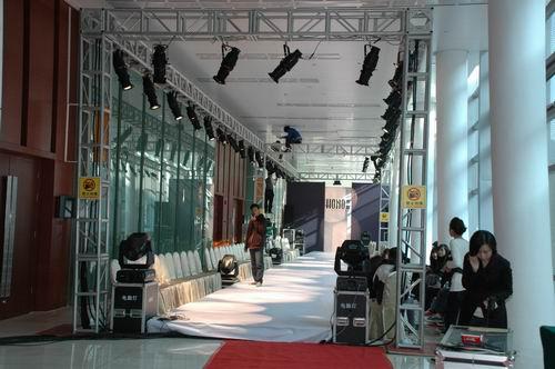 供應(yīng)專(zhuān)業(yè)會(huì)議會(huì)場(chǎng)布置大量臺(tái)椅出租