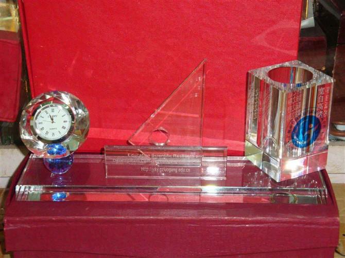 供應(yīng)單位紀(jì)念品廣州水晶禮品，廣州單位紀(jì)念品，水晶辦公用品，廣州三件套