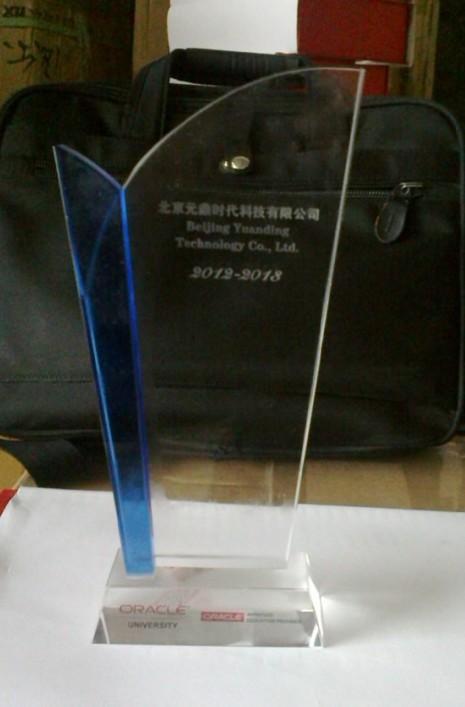 廣州水晶獎杯獎牌廠家,廣州水晶紀(jì)念禮品定做,廣州水晶獎杯，廣州水晶獎