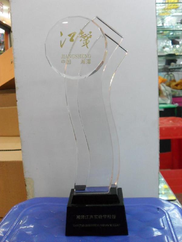 供應(yīng)廣州水晶禮品廠家，廣州水晶紀(jì)念品，廣州水晶廠家，廣州獎(jiǎng)杯