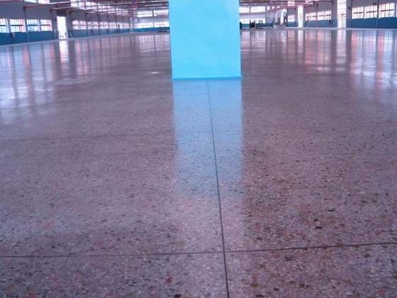 供應(yīng)混凝土翻砂起塵的處理