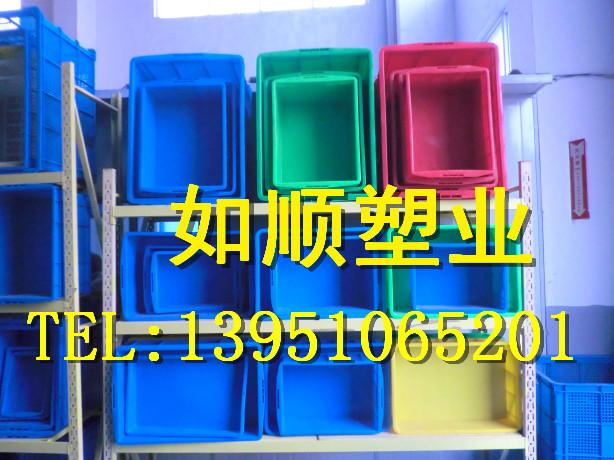 供應臺州市塑料水箱產(chǎn)品，各樣式塑料水箱供應廠家，各種規(guī)格塑料水箱生產(chǎn)