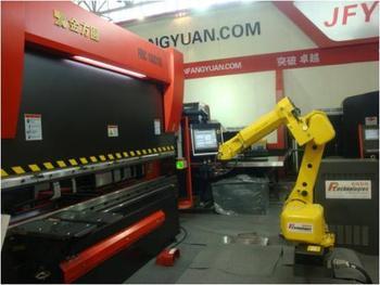 沖床上下料工業(yè)機(jī)器人圖片
