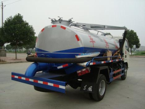 供應(yīng)東風(fēng)多利卡吸污四噸小型吸污車