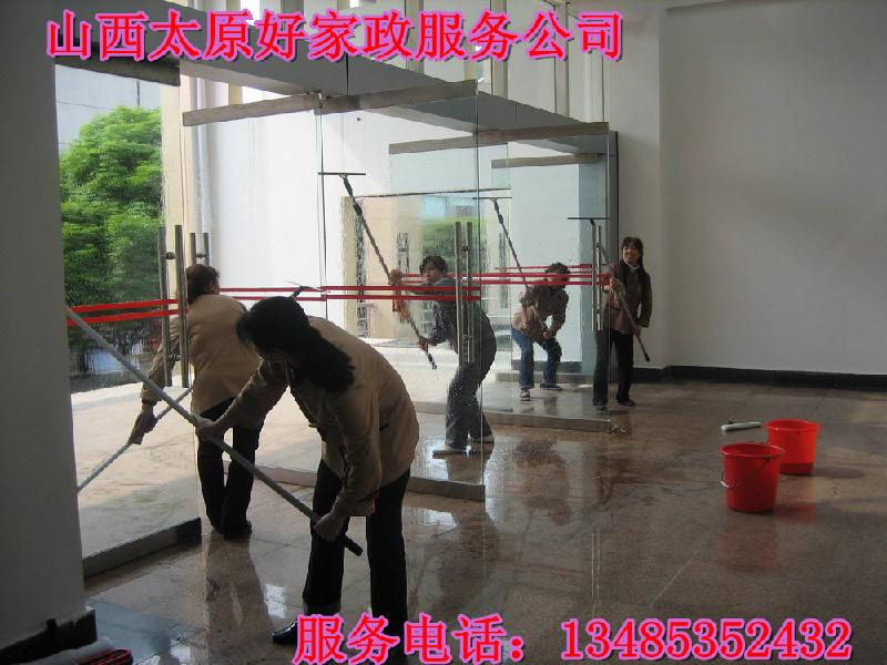 太原專業(yè)擦玻璃、打掃家、鐘點工,拱家清洗油煙機13485352432
