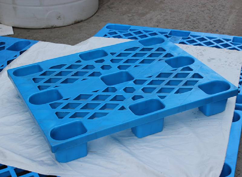 供應(yīng)塑料托盤，塑料周轉(zhuǎn)箱供應(yīng)商，塑料桶廠價批發(fā)