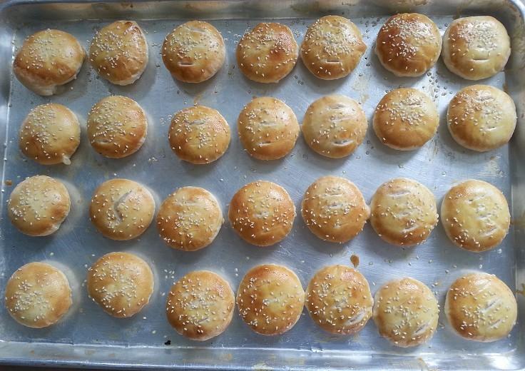 供應(yīng)老婆餅機(jī)做老婆餅的機(jī)器老婆餅機(jī)價(jià)廠家專業(yè)生產(chǎn)老婆餅機(jī)