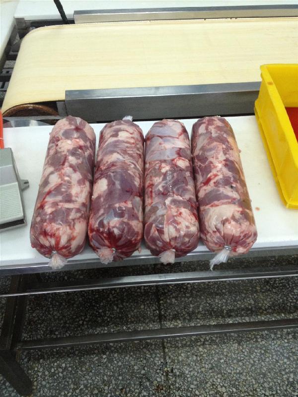 供應(yīng)氣動拉緊打卡機(jī) 羊肉卷填充機(jī) 羊肉卷機(jī)