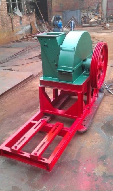 供應(yīng)園林樹木粉碎機(jī)