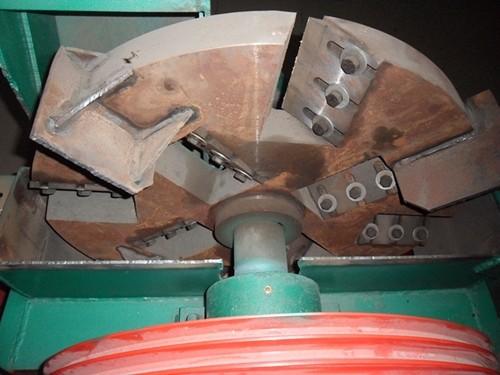 供應(yīng)園林樹木粉碎機(jī)