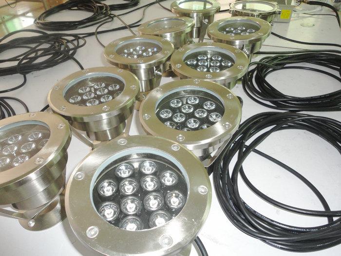 供應(yīng)LED12W外控RGB水下燈