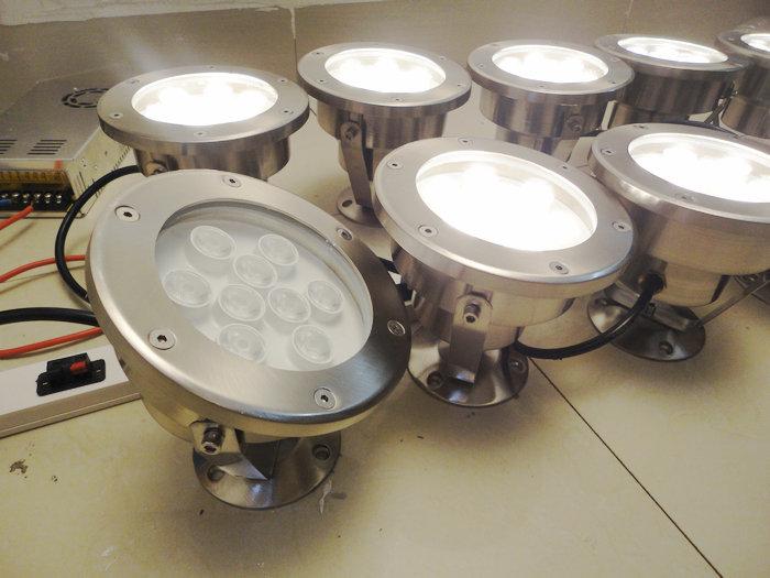 供應(yīng)LED9W暖白色科銳芯片水底燈