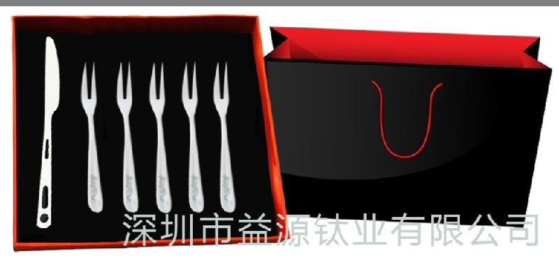 供應(yīng)西餐餐具套裝定制工廠 加工純鈦鋼筷子 定制不過(guò)敏餐具廠在益源鈦