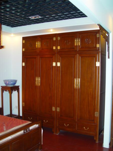 供應(yīng)老榆木衣柜