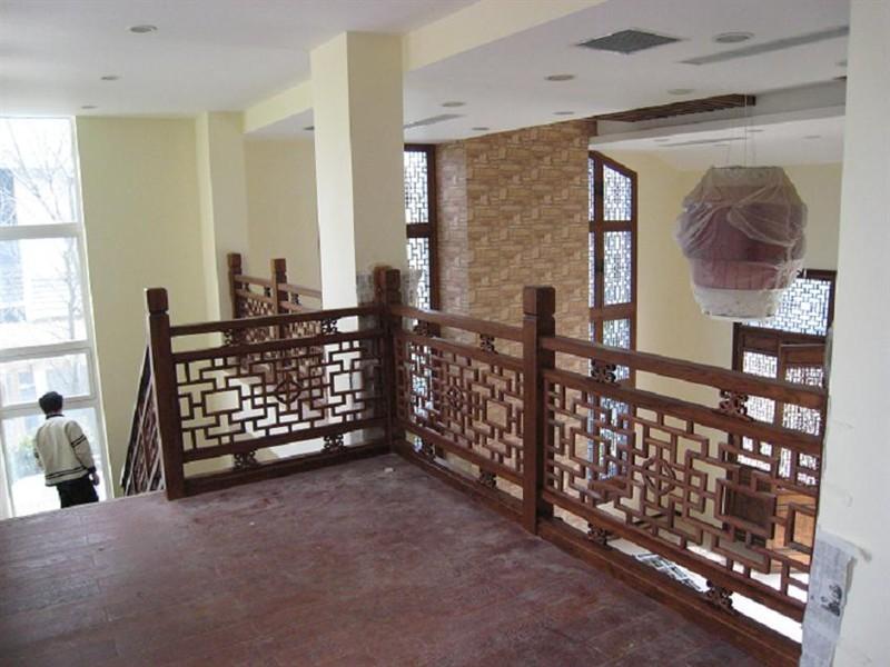 上海古典老榆木樓梯圖片