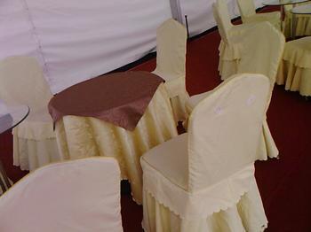 供應(yīng)東營(yíng)出租桌椅桁架篷房