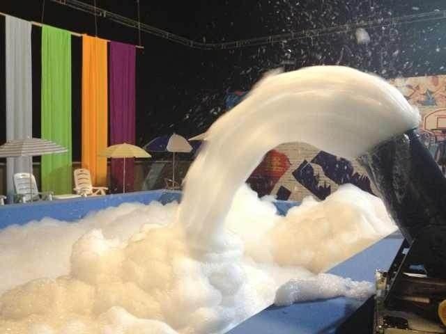 供應(yīng)噴射式派對(duì)泡沫機(jī)，舞臺(tái)演出泡沫機(jī)，酒吧娛樂(lè)互動(dòng)泡沫機(jī)