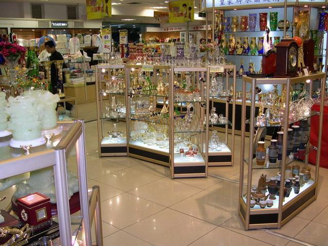 供應(yīng)定做全國各種手機(jī)柜臺(tái)定做常州貨架