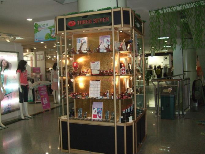 供應泰州各種展示柜*貨架定做