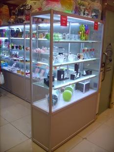 供應(yīng)各種木質(zhì)貨架展示柜定做