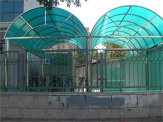 供應安裝不銹鋼陽光板雨棚停車蓬