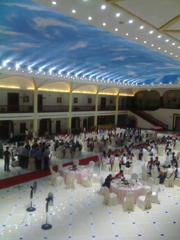 供應(yīng)令人難忘的畢業(yè)盛會