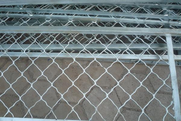 滄州防盜網(wǎng)，黃驊防盜美格網(wǎng)，守信防盜網(wǎng)銷售處