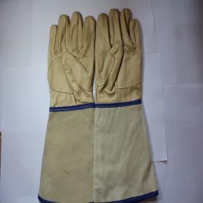 江蘇牛皮電焊手套供應(yīng)商圖片