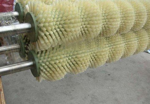 供應(yīng)本廠生產(chǎn)高質(zhì)量的鋼材預(yù)處理刷輥