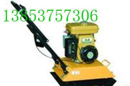 供應(yīng)單向振動(dòng)平板夯20KN內(nèi)燃平板夯