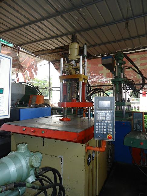 供應(yīng)八成新詮程55T兩站轉(zhuǎn)盤立式注塑機(jī)