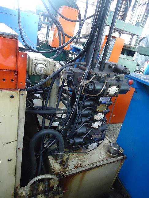 供應(yīng)八成新詮程55T兩站轉(zhuǎn)盤立式注塑機(jī)