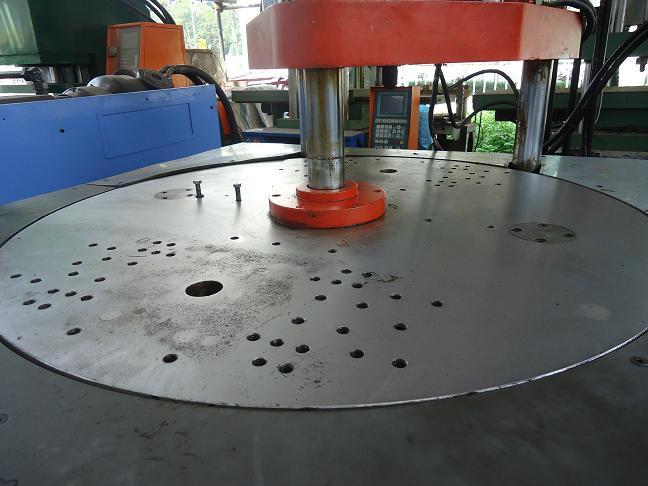 供應(yīng)八成新詮程55T兩站轉(zhuǎn)盤立式注塑機(jī)