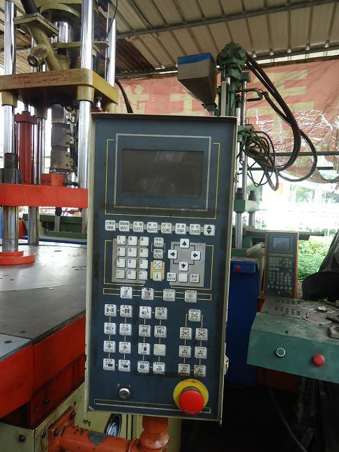 供應(yīng)八成新詮程55T兩站轉(zhuǎn)盤立式注塑機(jī)