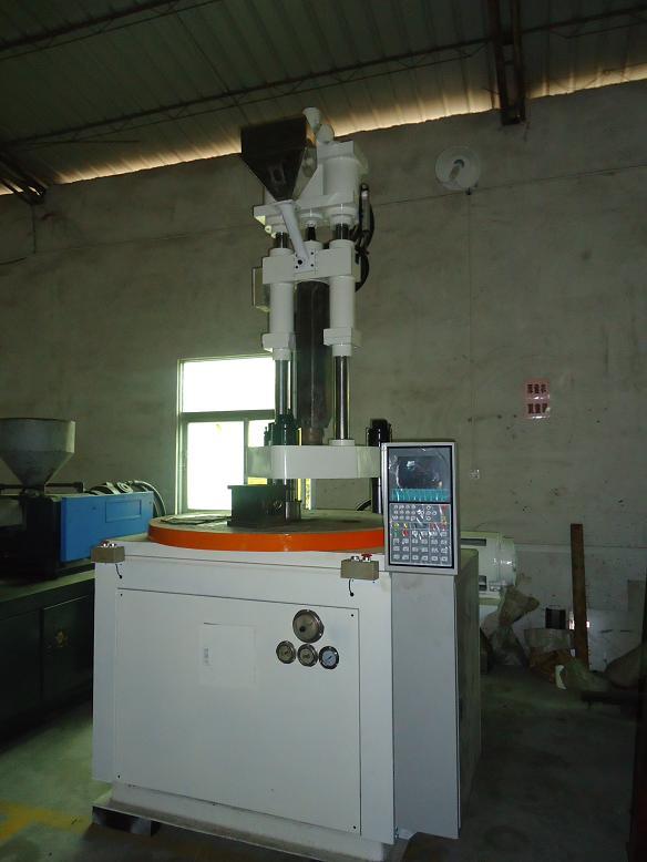 供應(yīng)臺(tái)灣百塑120T轉(zhuǎn)盤立式注塑機(jī)