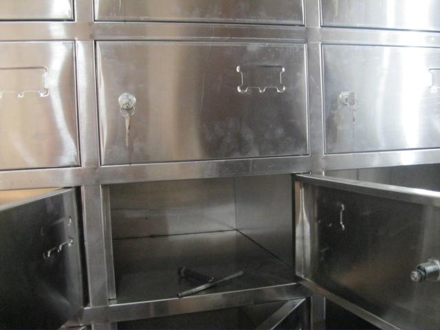 供應(yīng)不銹鋼餐盤(pán)柜