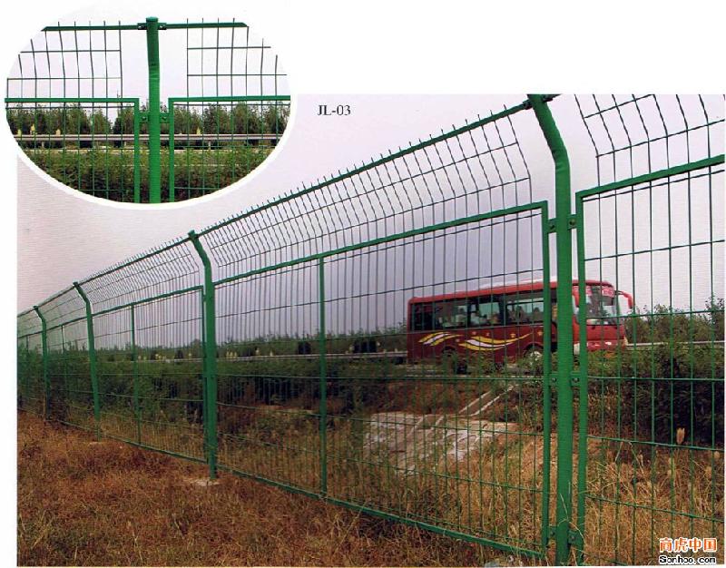 供應(yīng)道路護欄網(wǎng)、浸塑防腐隔離防護